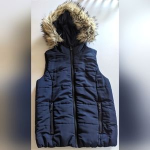 Liz Claiborne Women's Quilted Faux Fur Trim Hood Puffer Vest. Size Small
